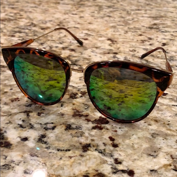 Steve Madden Accessories - Steve Madden ladies tortoise Sunglasses